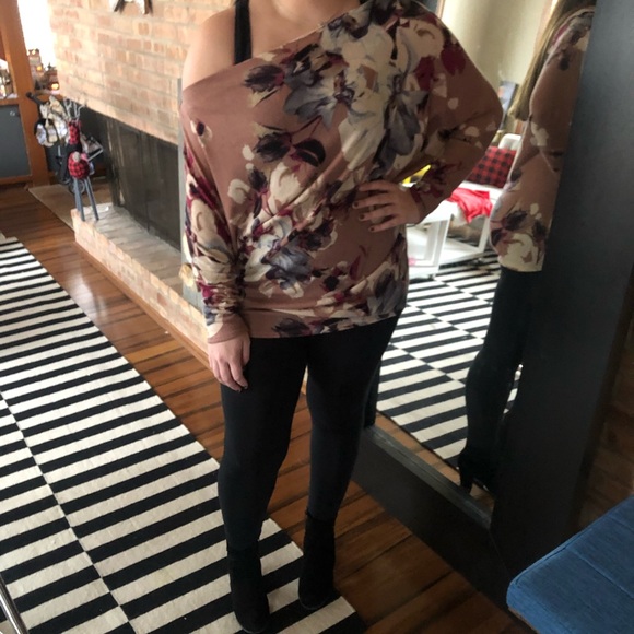 Off the Shoulder Print Sweater - Picture 2 of 4